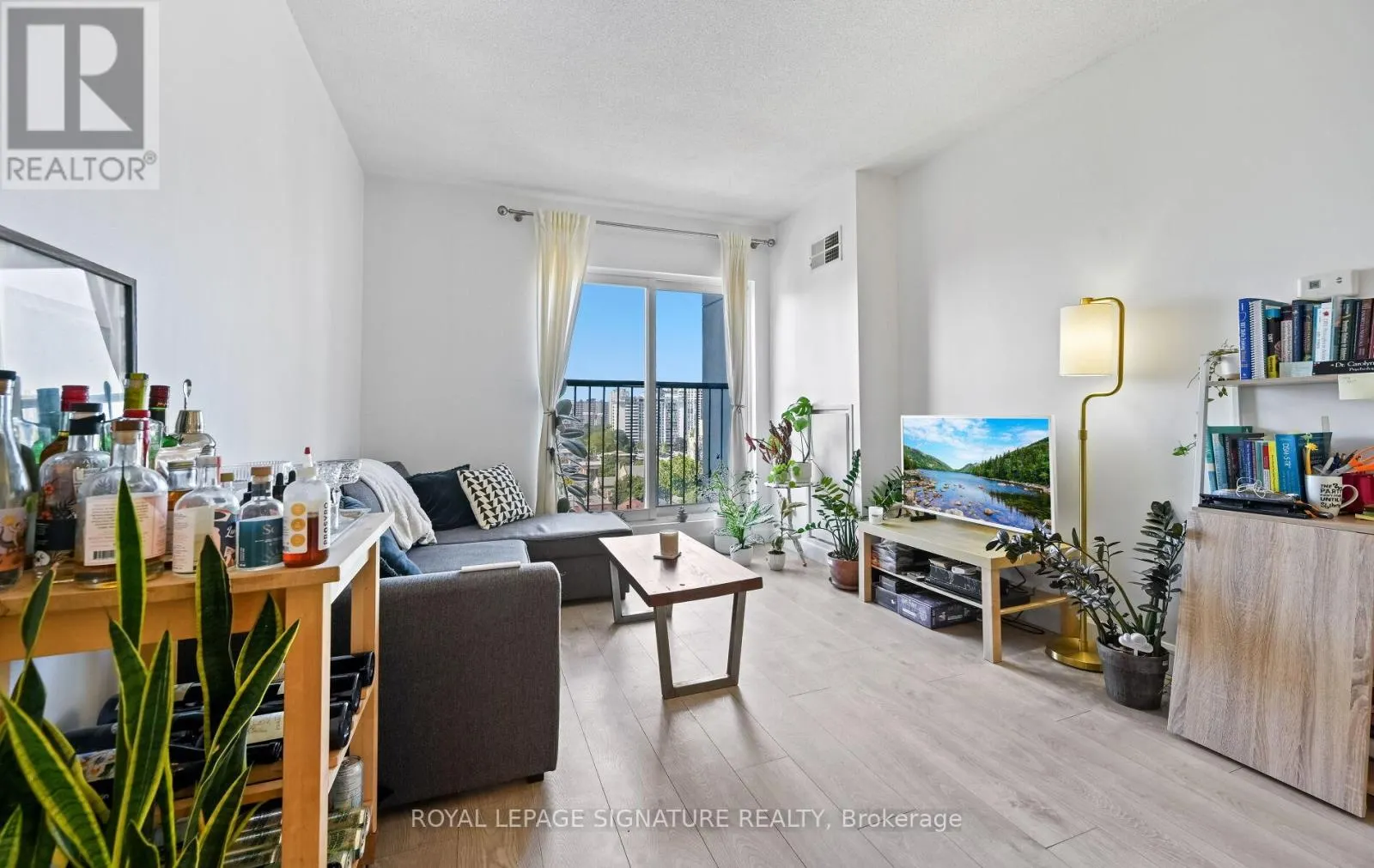1105 - 135 JAMES STREET S