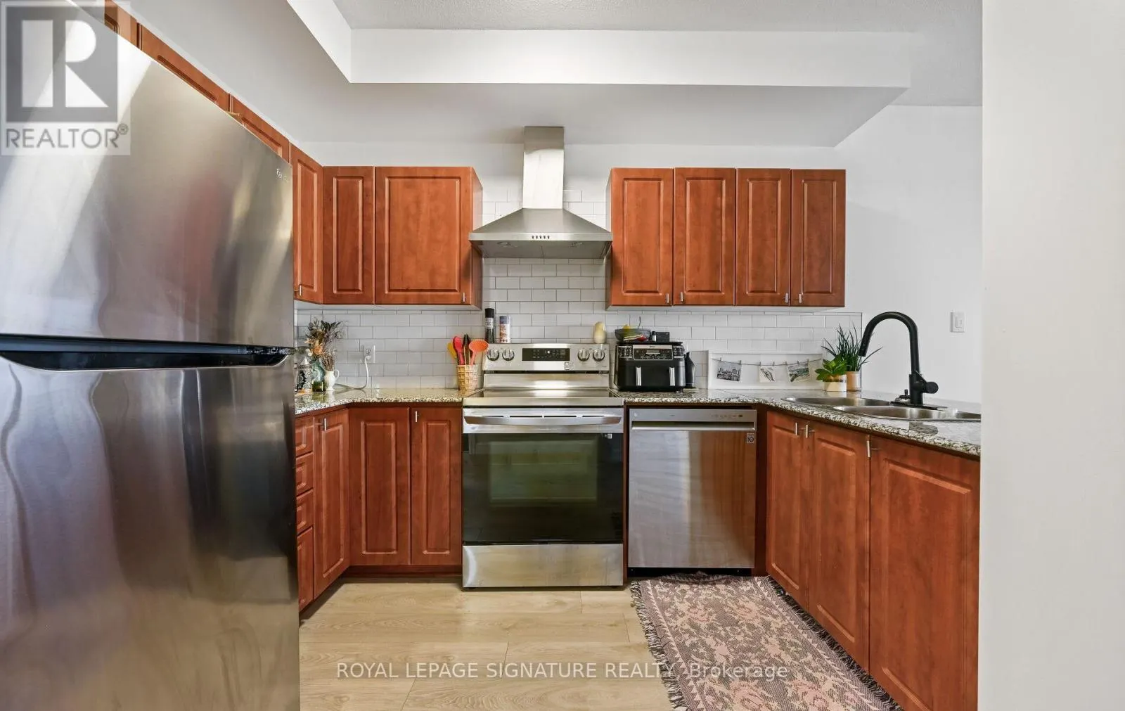 1105 - 135 JAMES STREET S