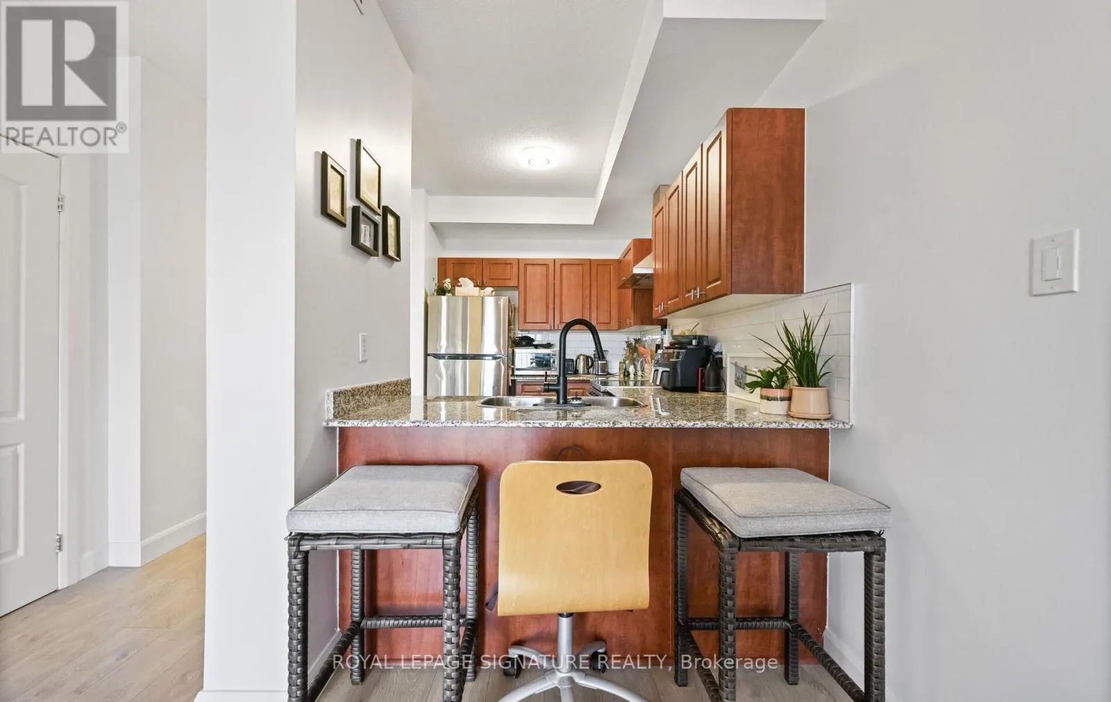 1105 - 135 JAMES STREET S