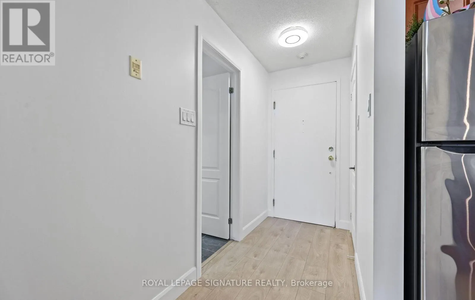 1105 - 135 JAMES STREET S