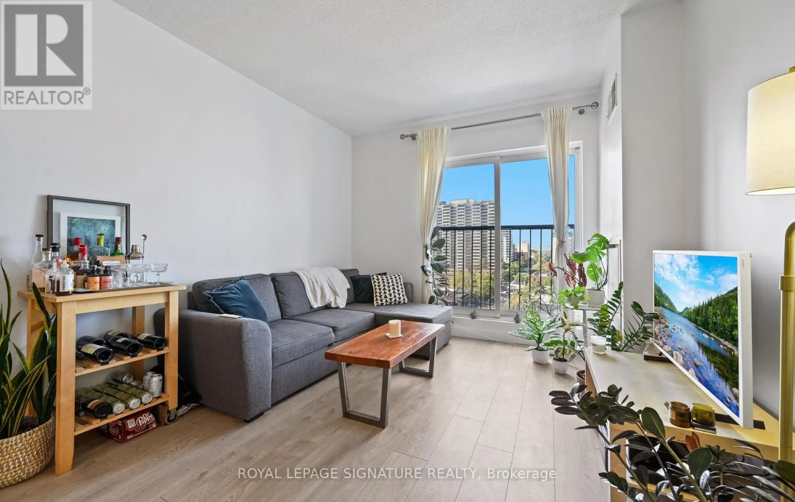 1105 - 135 JAMES STREET S