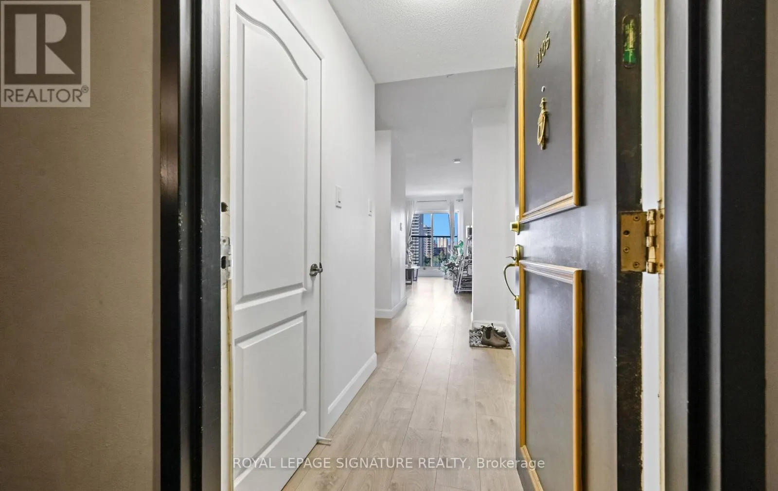 1105 - 135 JAMES STREET S