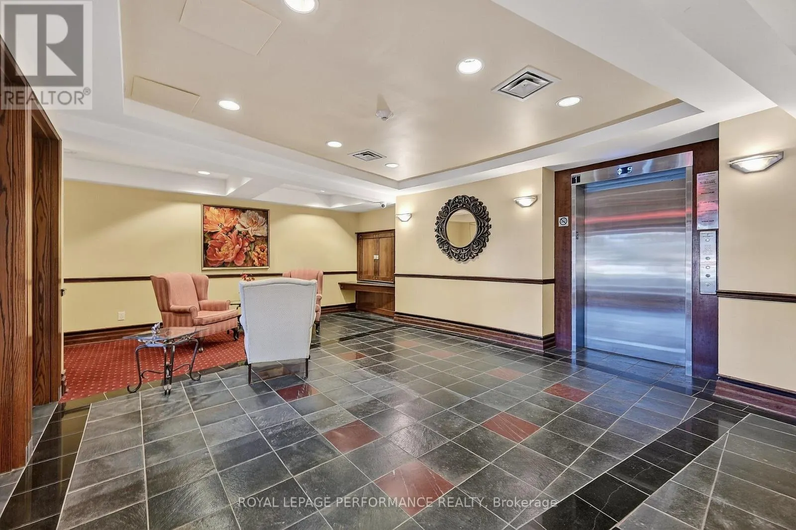 203 - 120 DARLINGTON PRIVATE