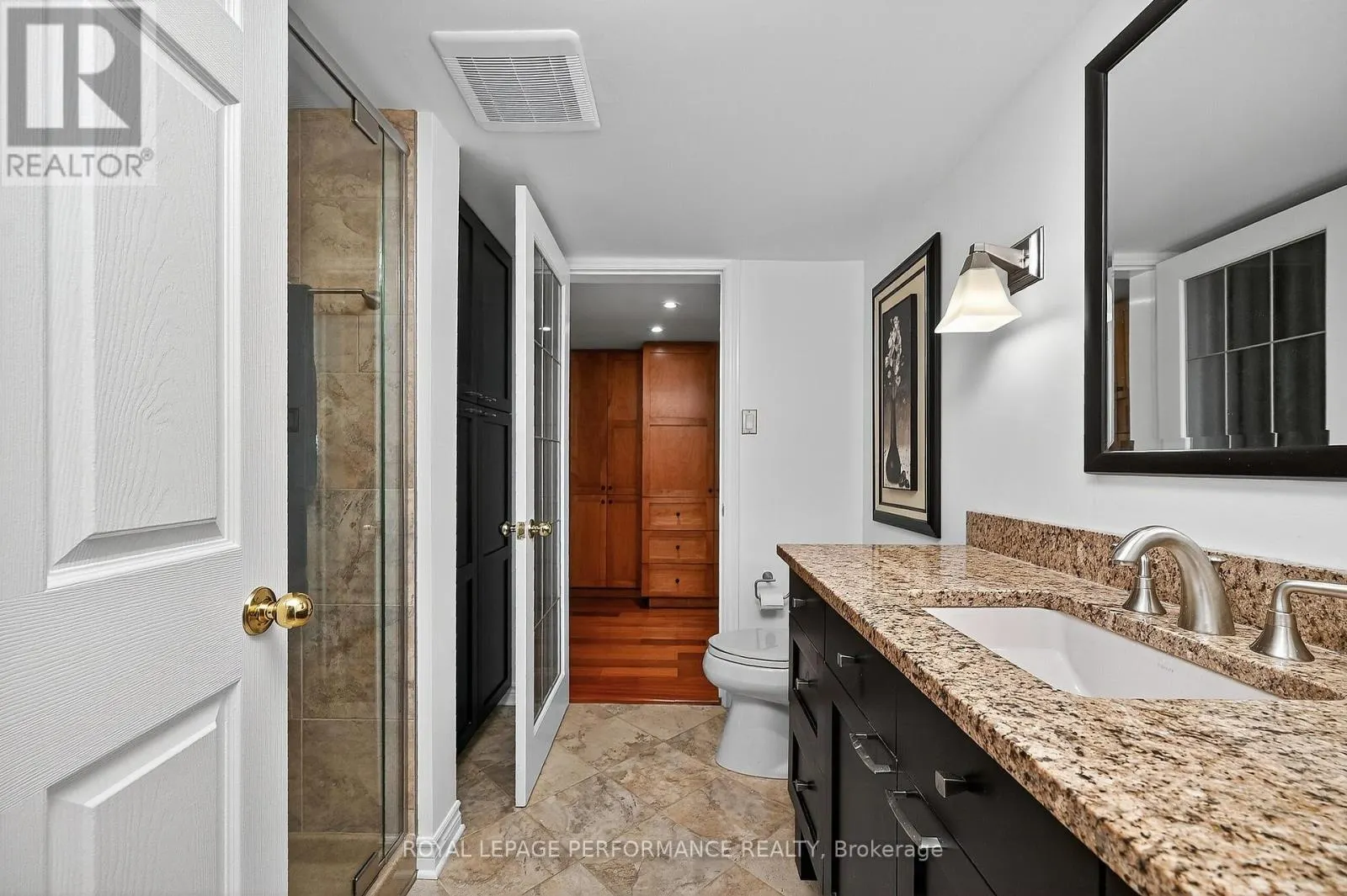 203 - 120 DARLINGTON PRIVATE