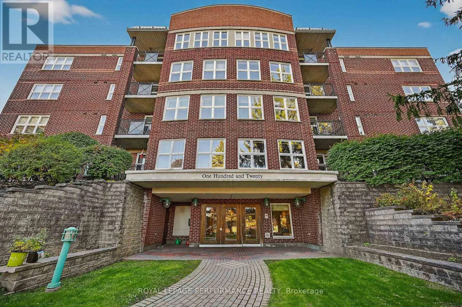 203 - 120 DARLINGTON PRIVATE