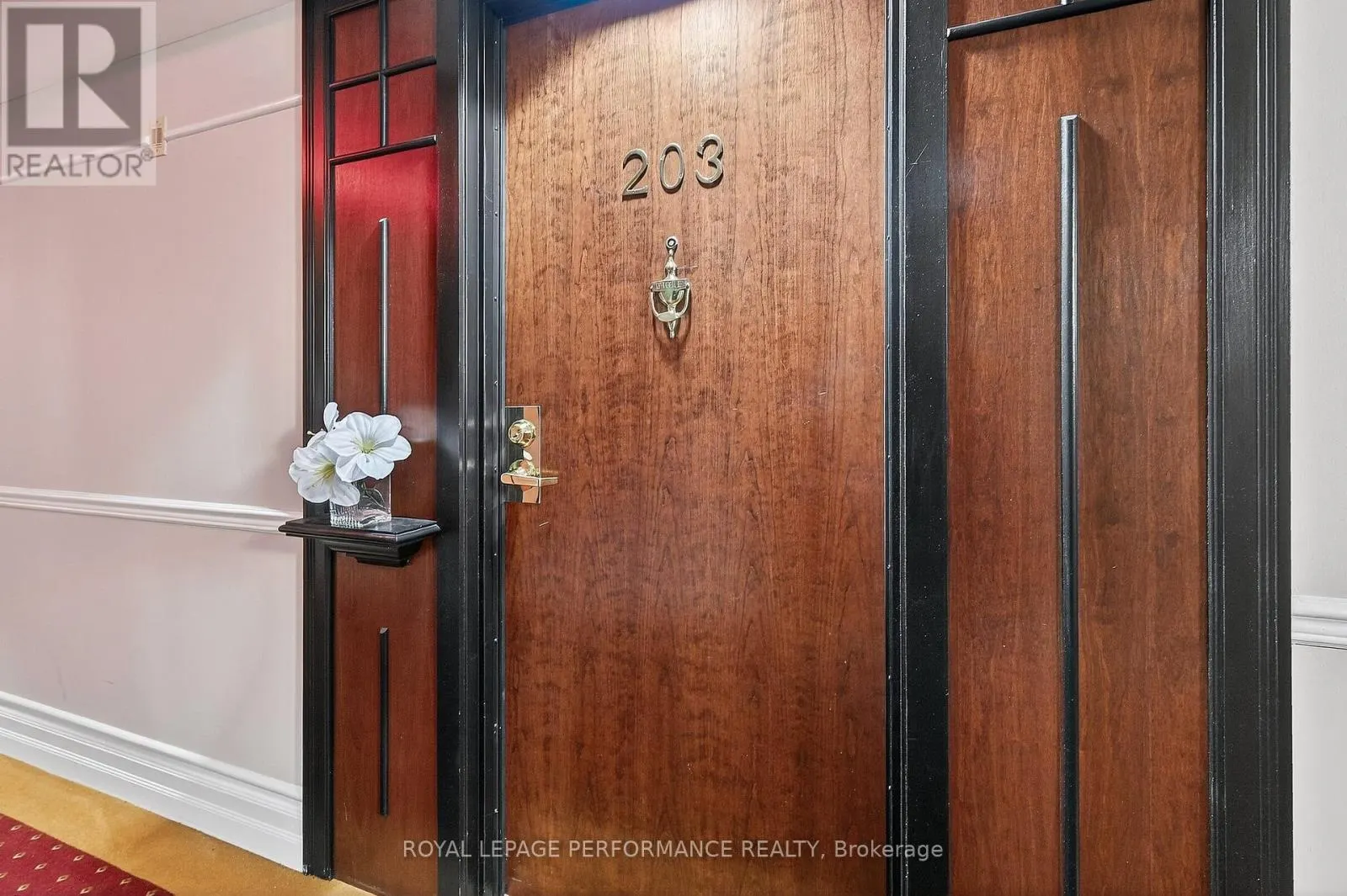 203 - 120 DARLINGTON PRIVATE