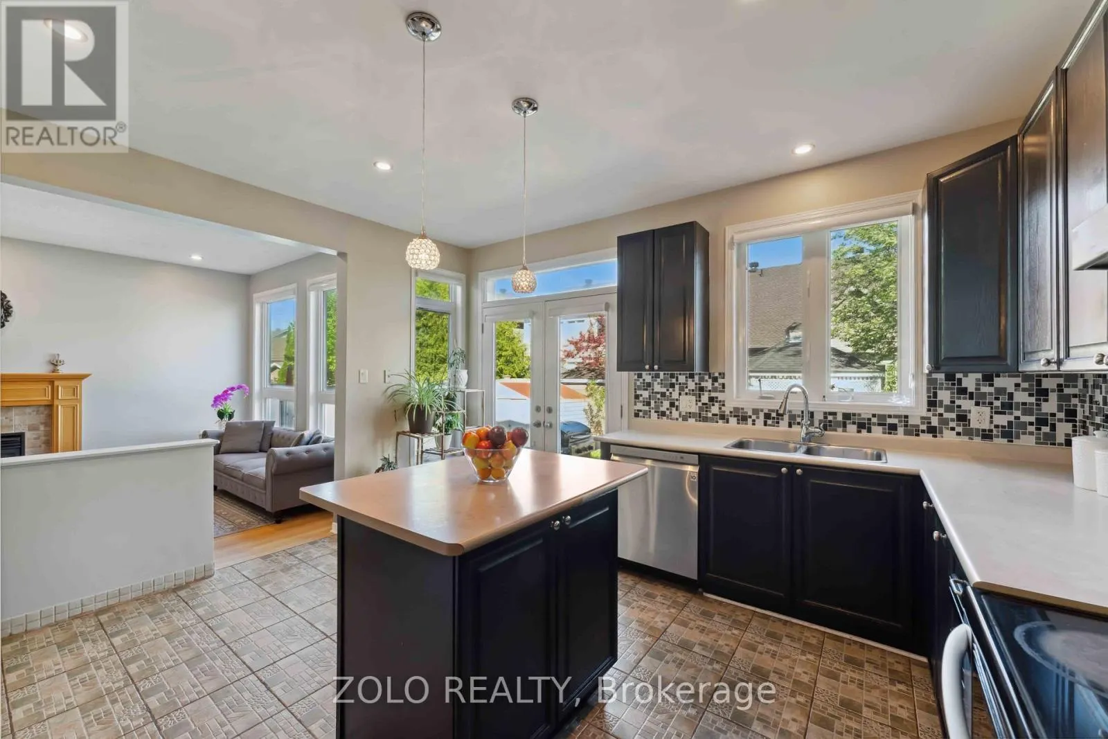 2421 GLANDRIEL CRESCENT