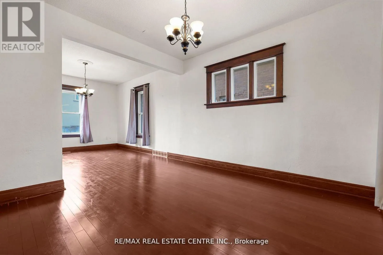 323 QUEENSTON ROAD