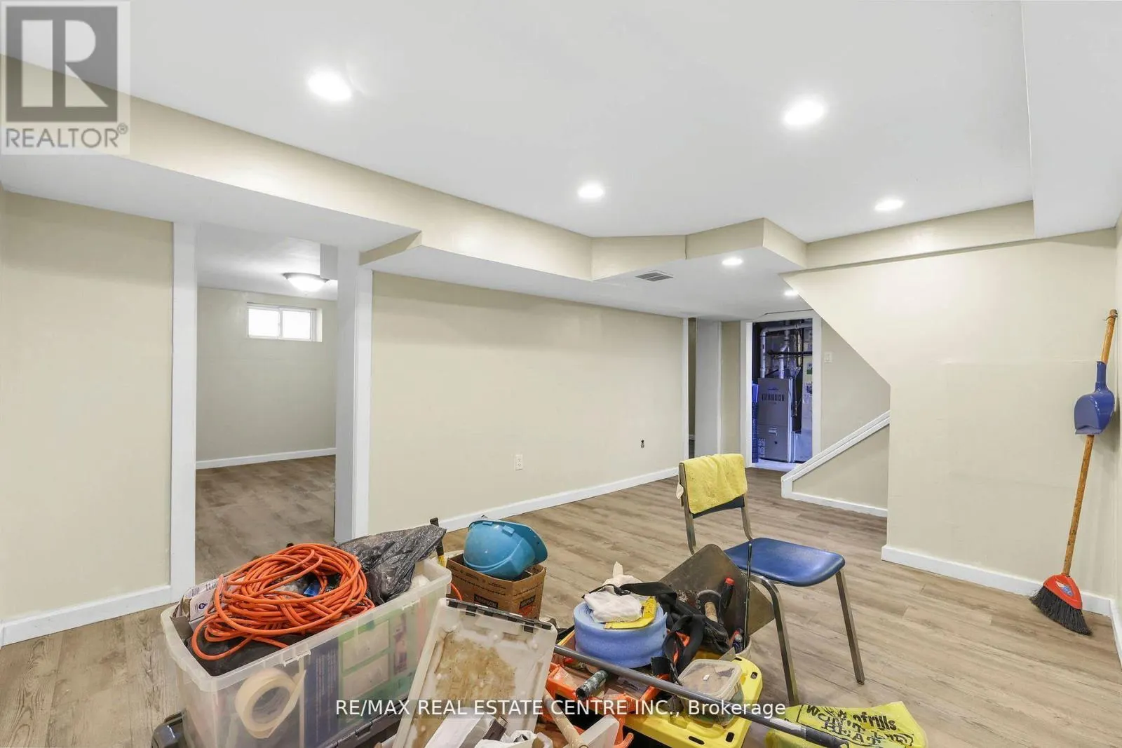 323 QUEENSTON ROAD