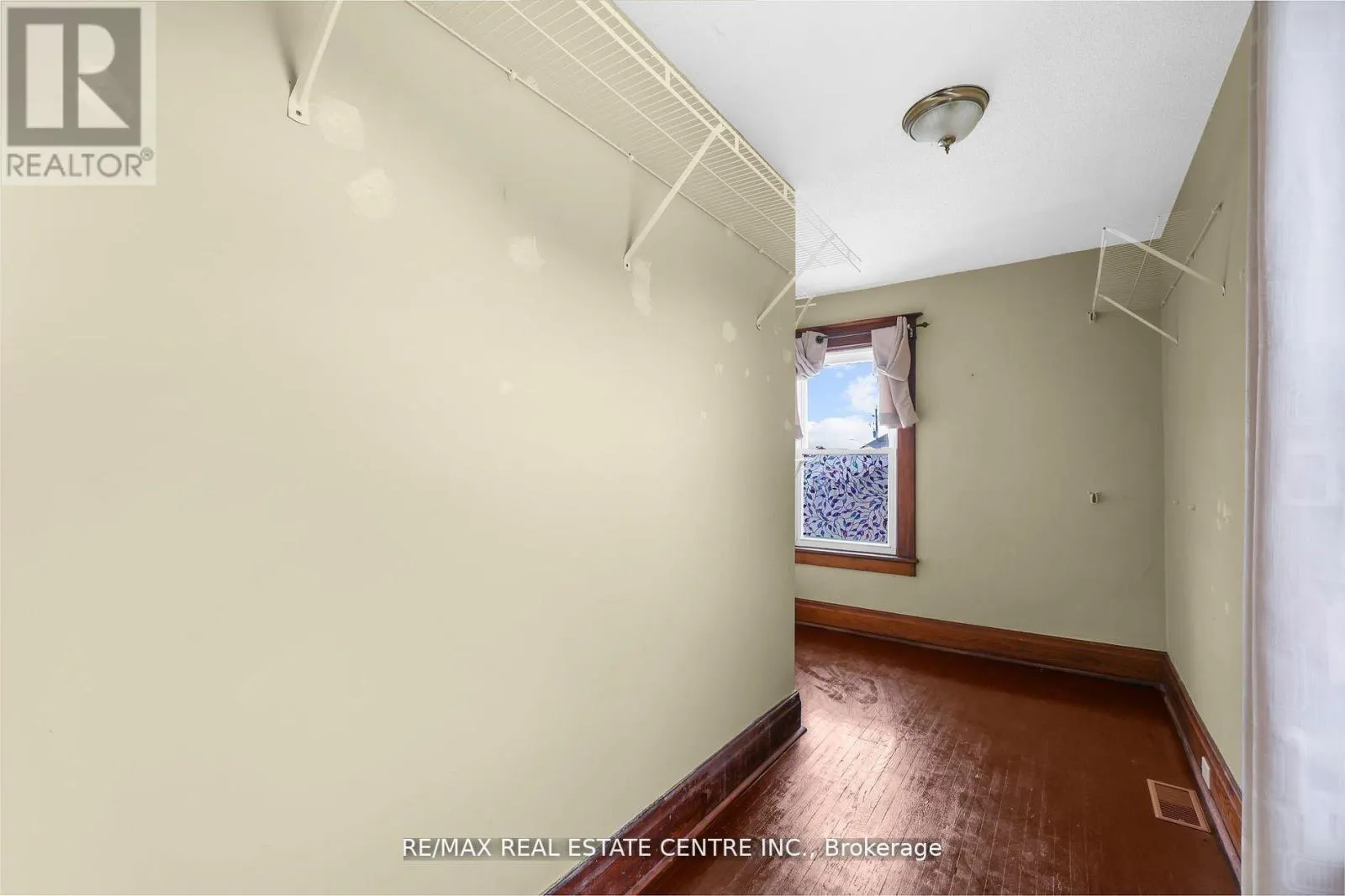 323 QUEENSTON ROAD