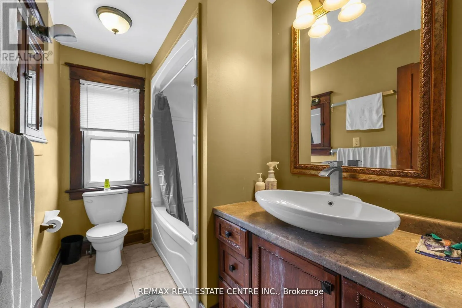 323 QUEENSTON ROAD