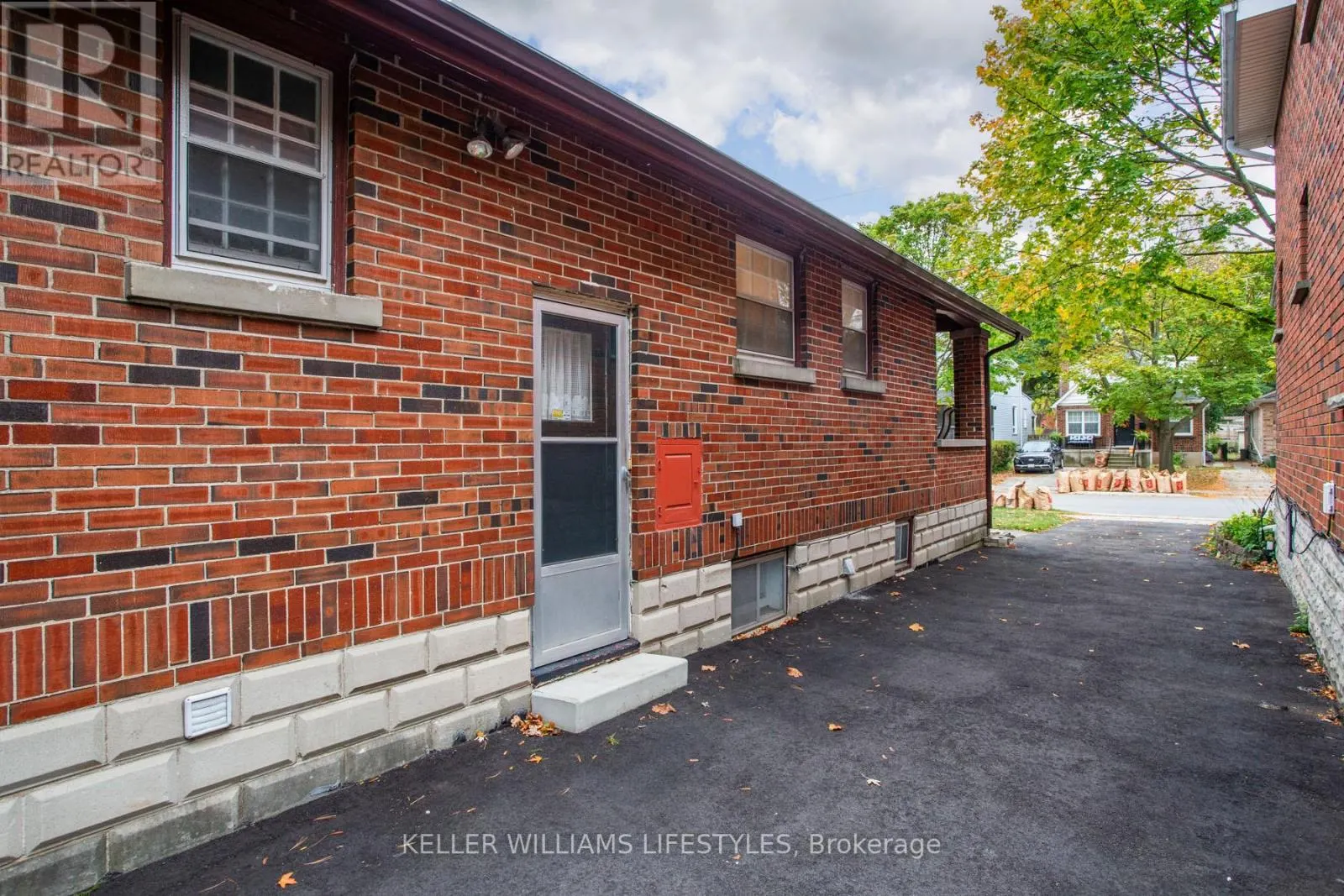 104 EMERY STREET E