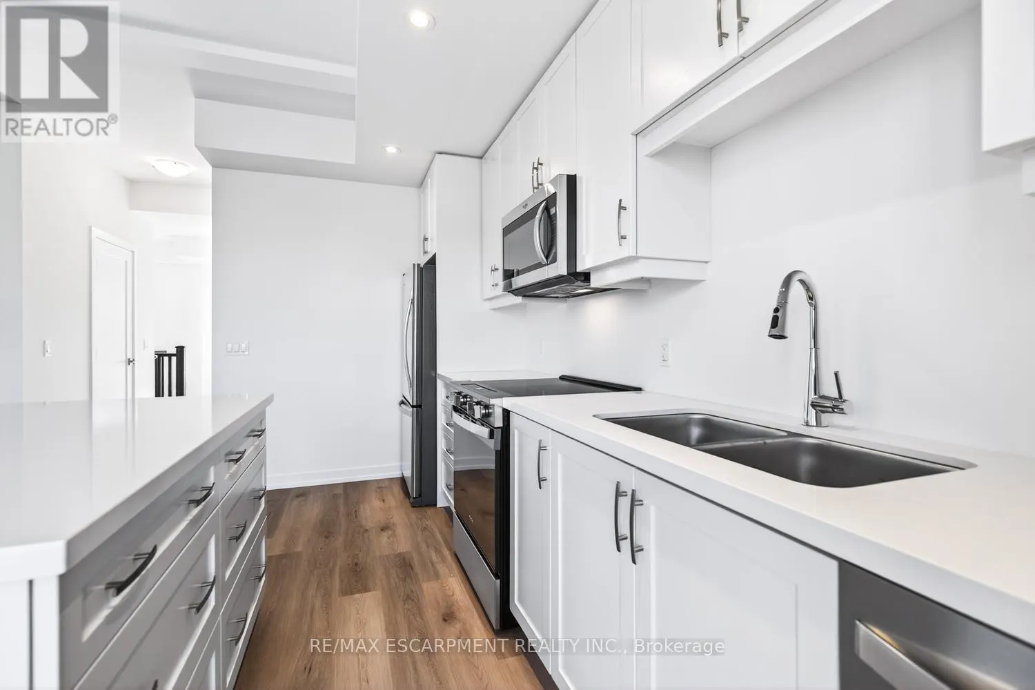 33 - 70 KENESKY DRIVE