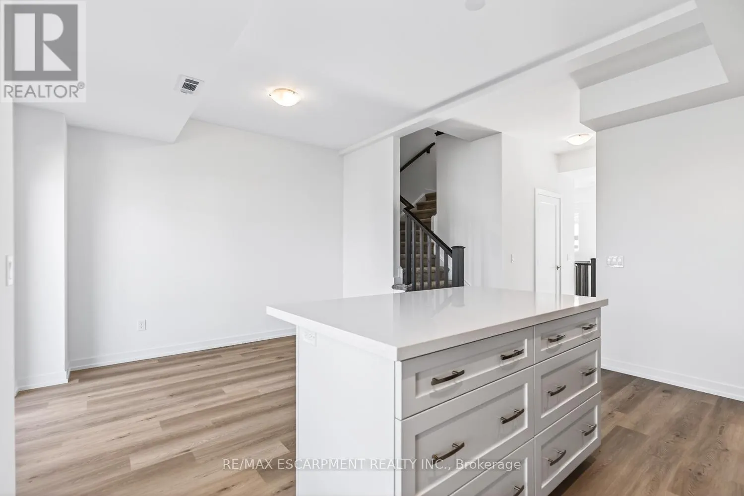 33 - 70 KENESKY DRIVE