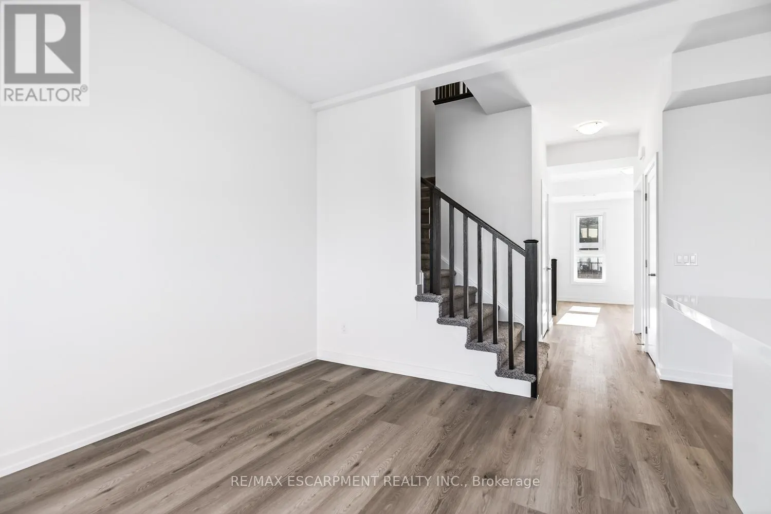 33 - 70 KENESKY DRIVE