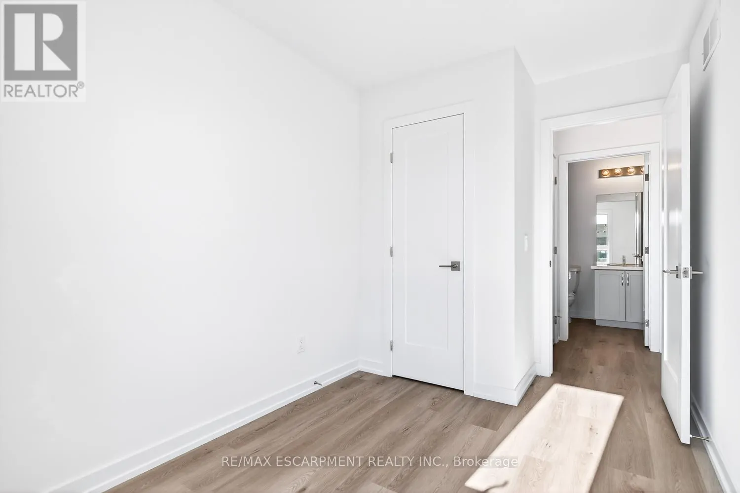 33 - 70 KENESKY DRIVE