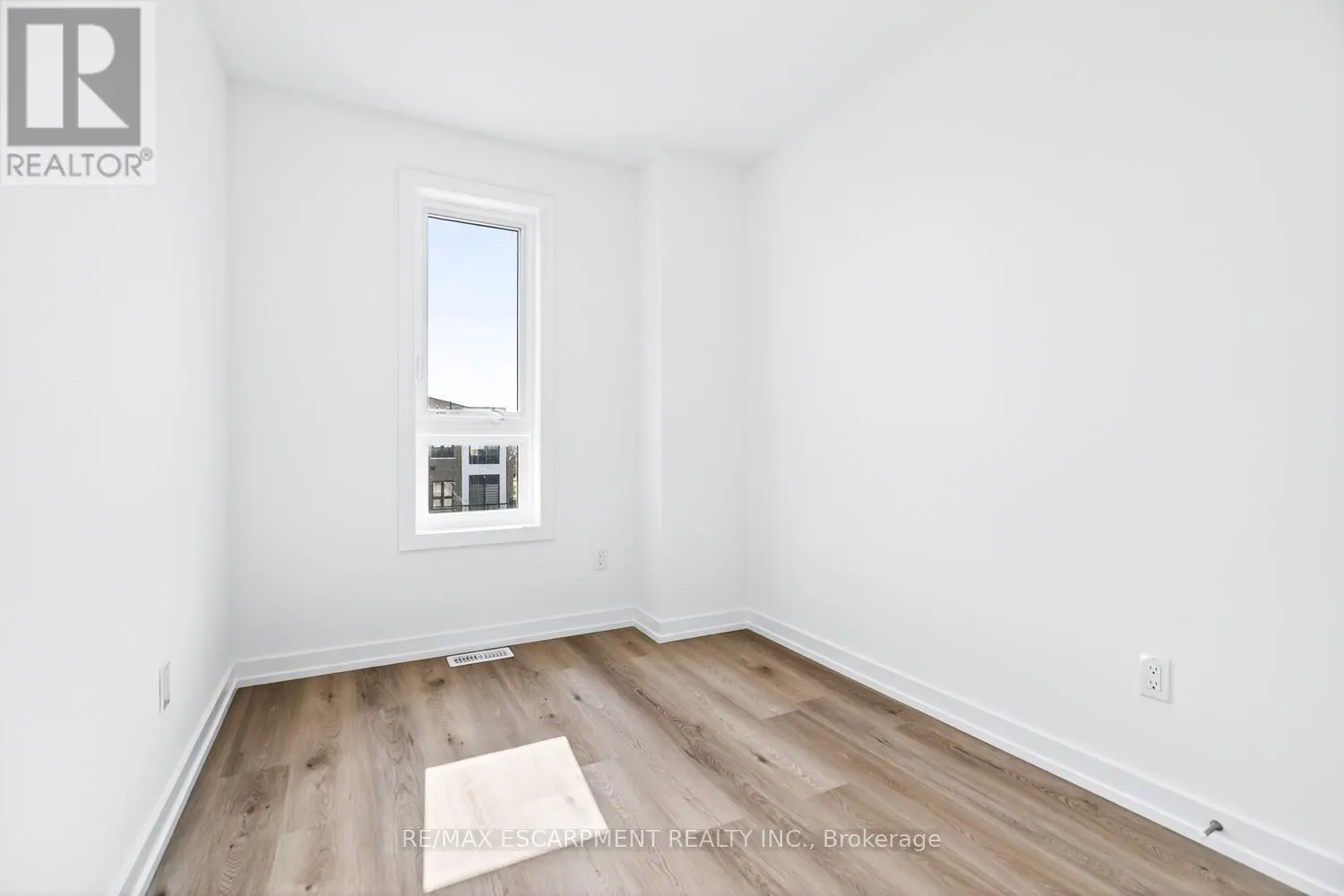 33 - 70 KENESKY DRIVE