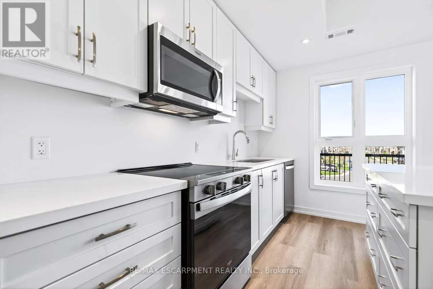 33 - 70 KENESKY DRIVE