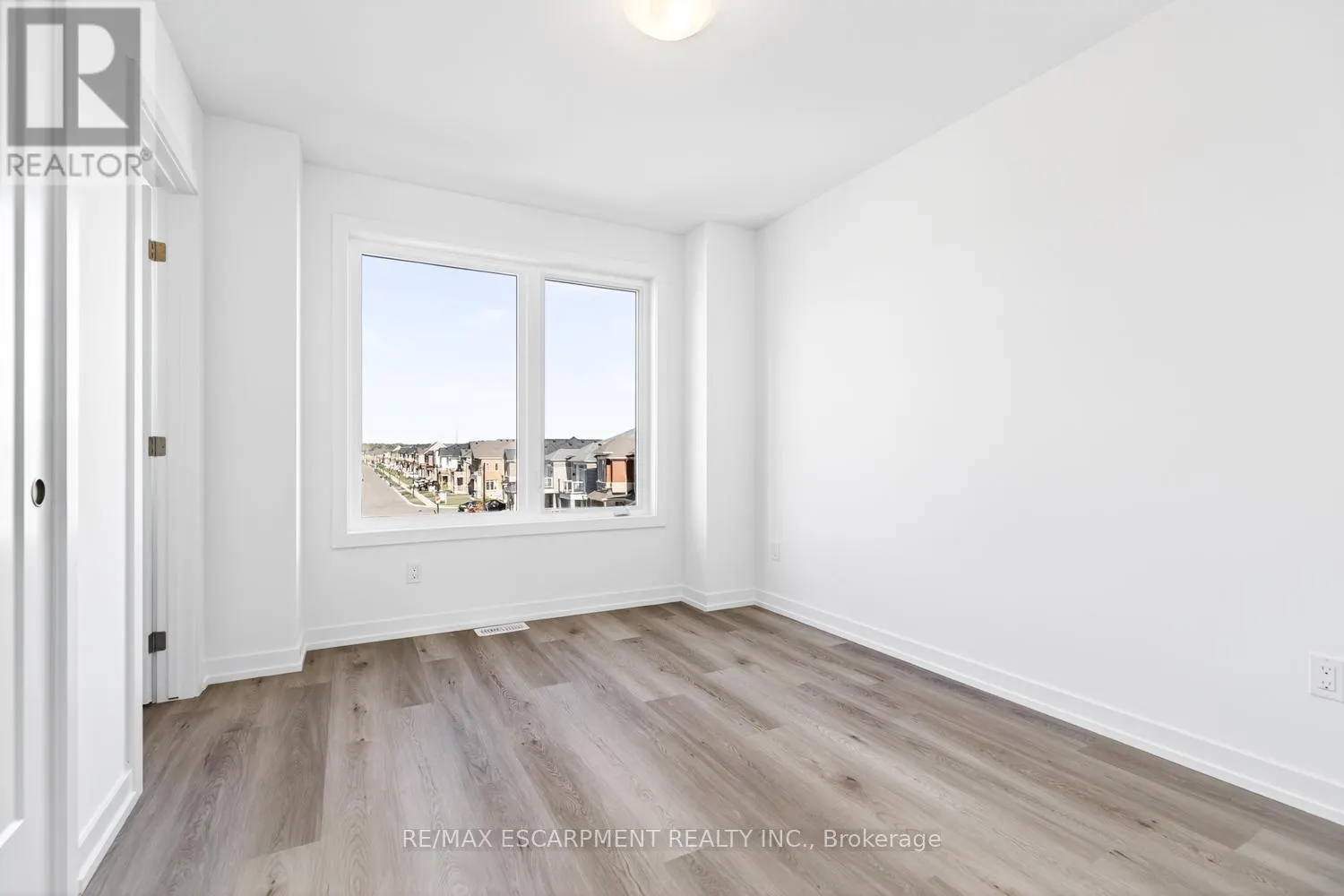 33 - 70 KENESKY DRIVE