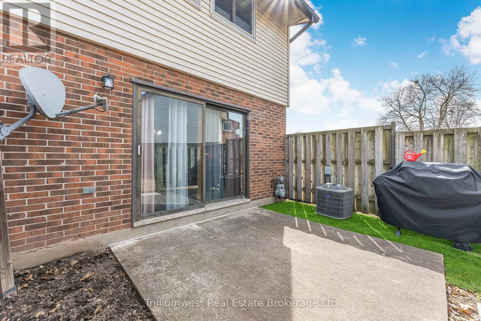 8 - 5982 DUNN STREET, #8