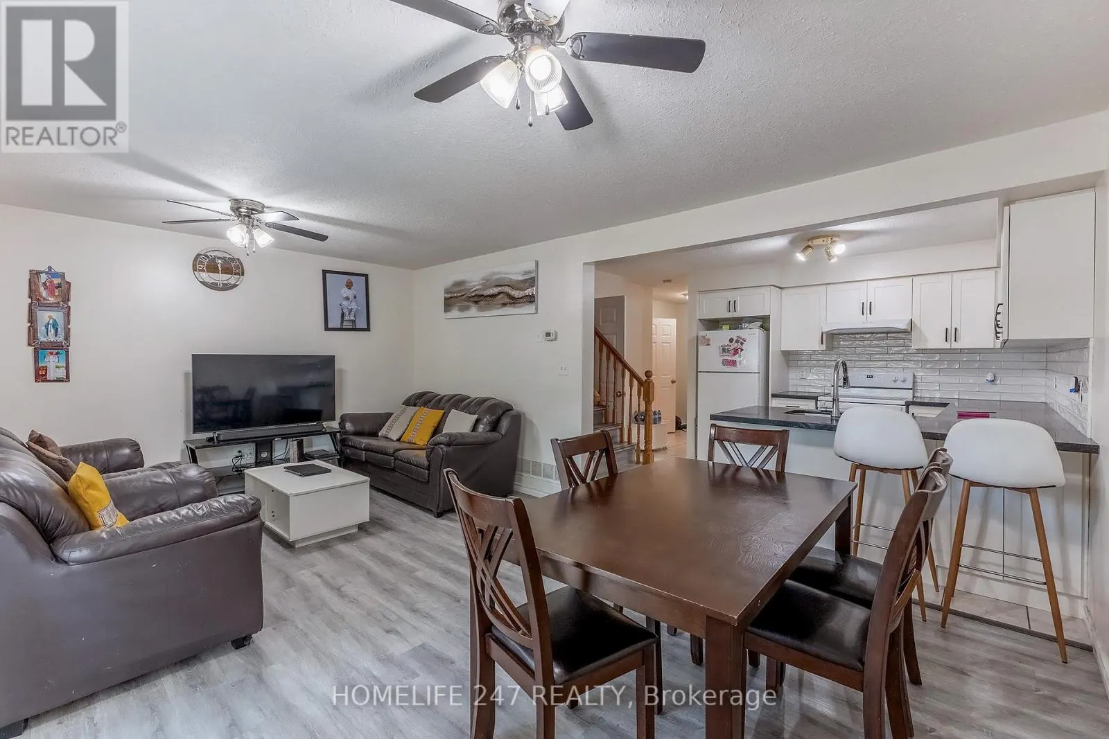 5 - 31 SCHRODER CRESCENT