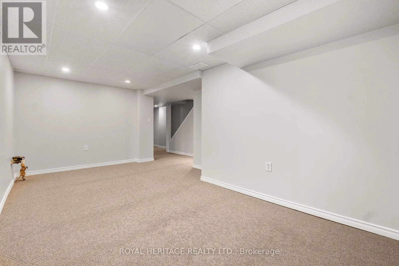 892 FAIRBANKS ROAD