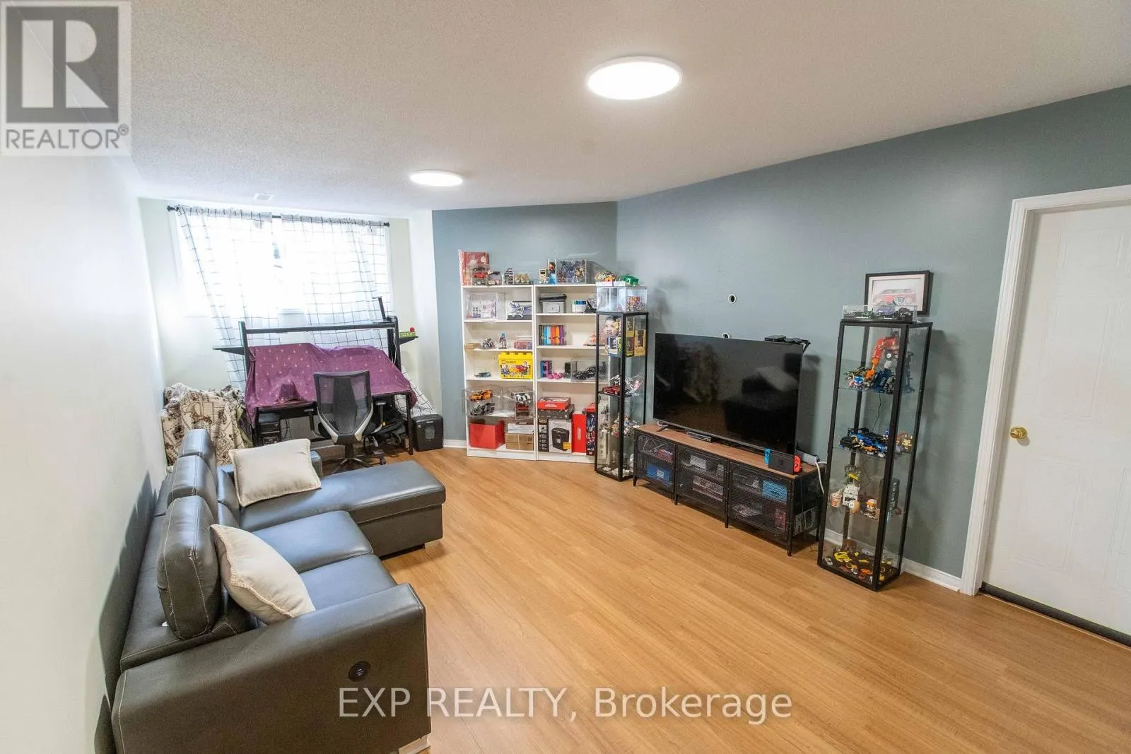 54 SHEPPARD'S GLEN AVENUE