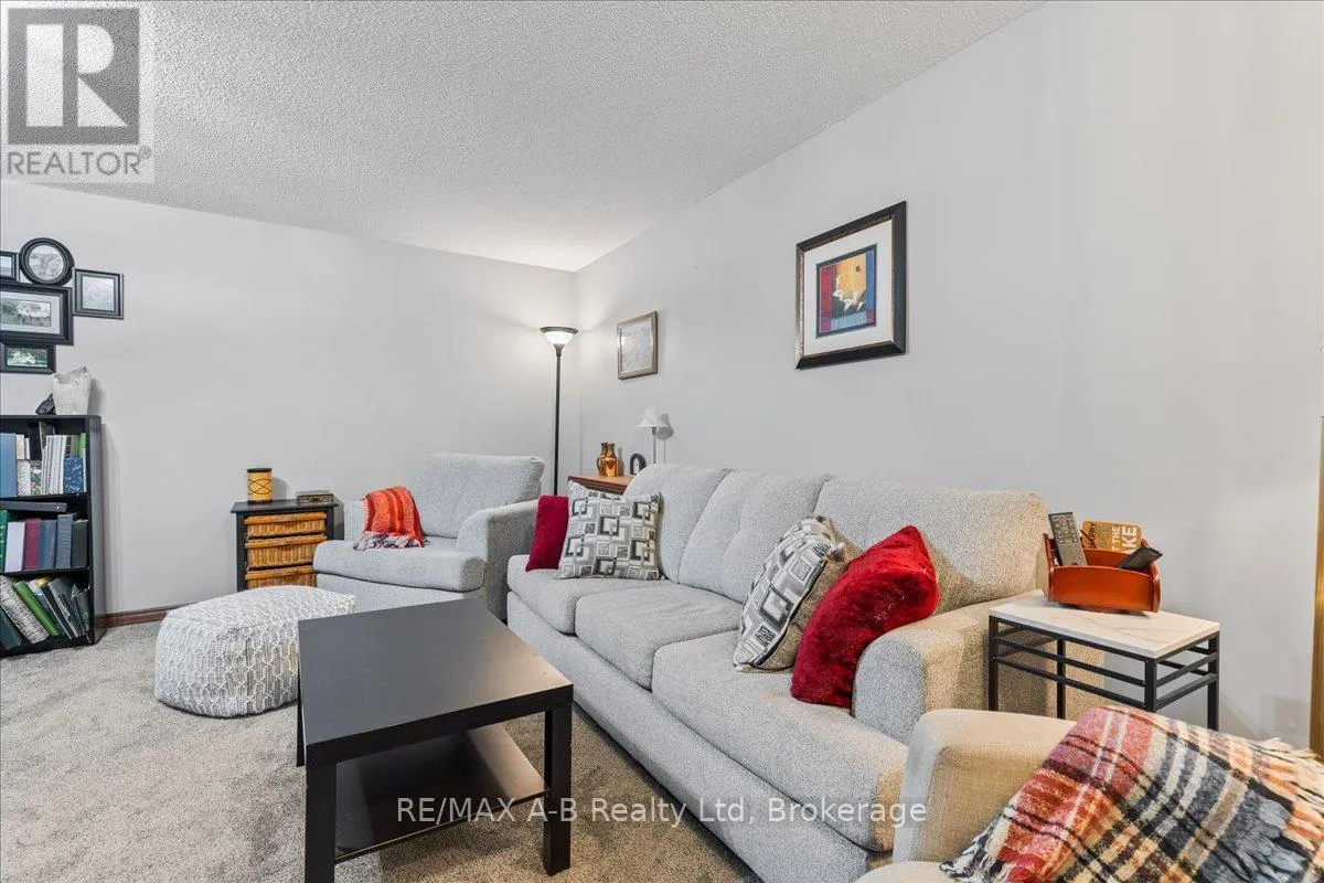 27 - 20 SOUTHVALE ROAD, #27