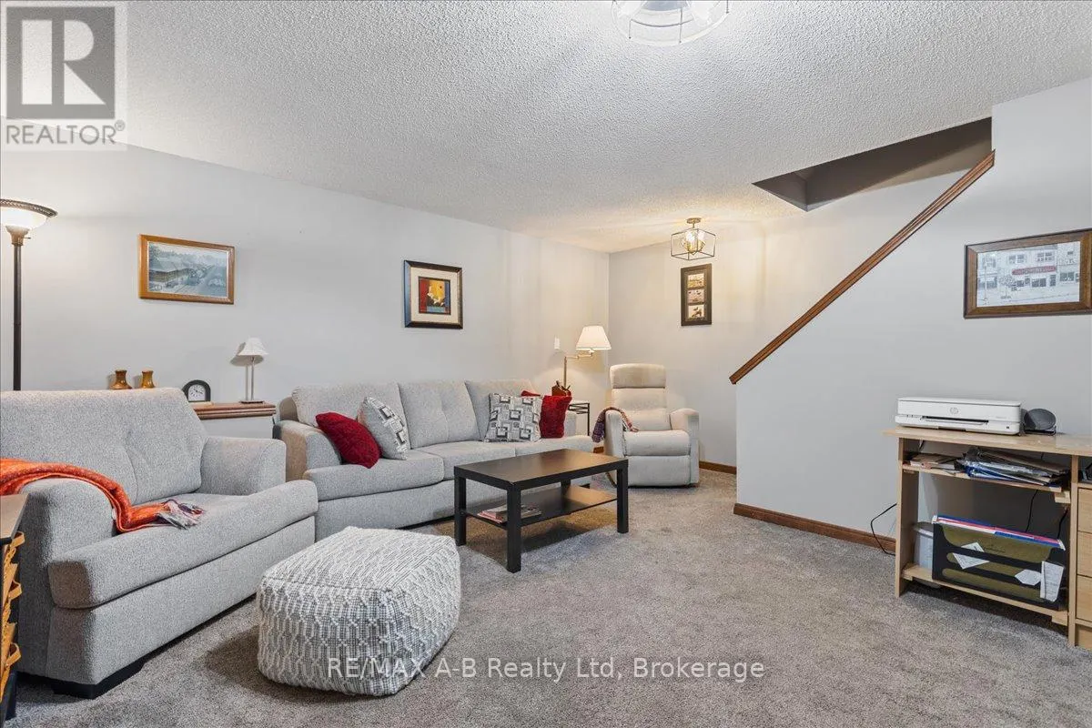 27 - 20 SOUTHVALE ROAD, #27