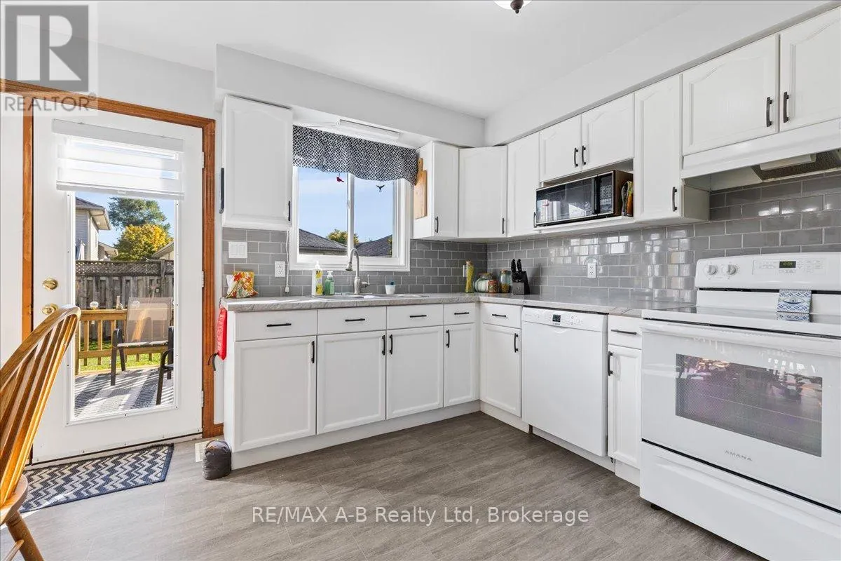 27 - 20 SOUTHVALE ROAD, #27