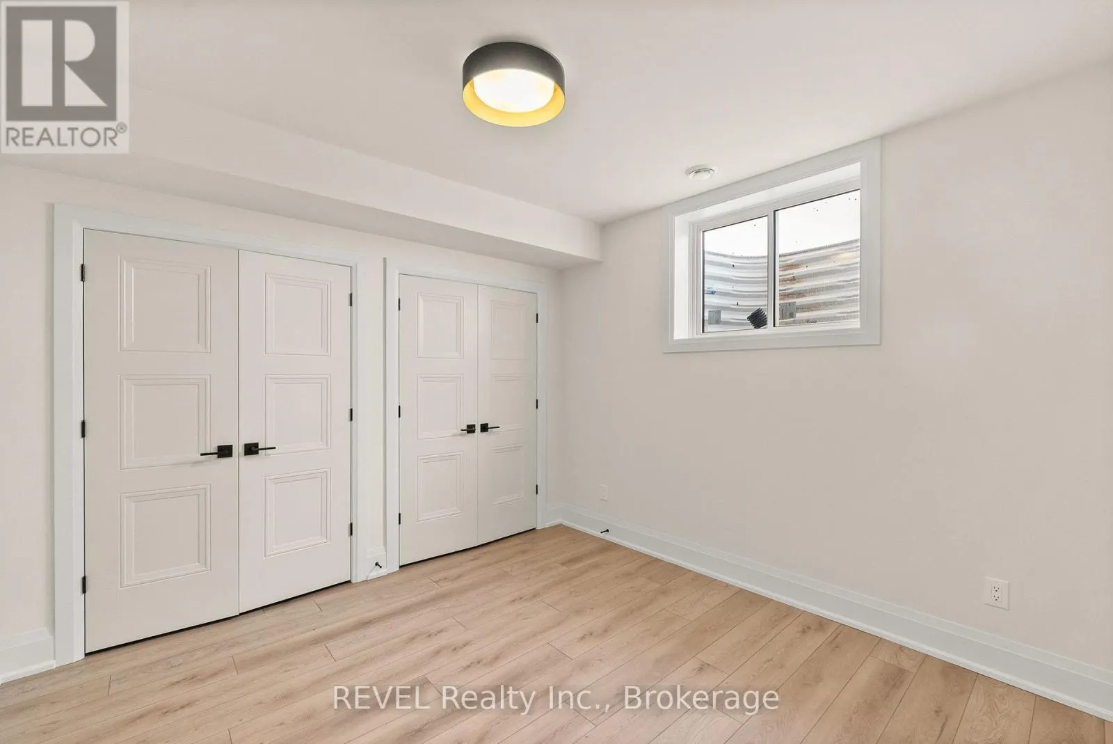 15 OAKLEY DRIVE