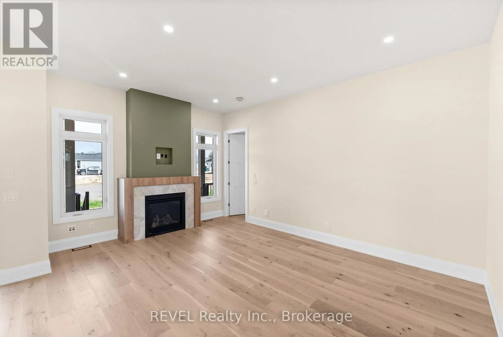 15 OAKLEY DRIVE