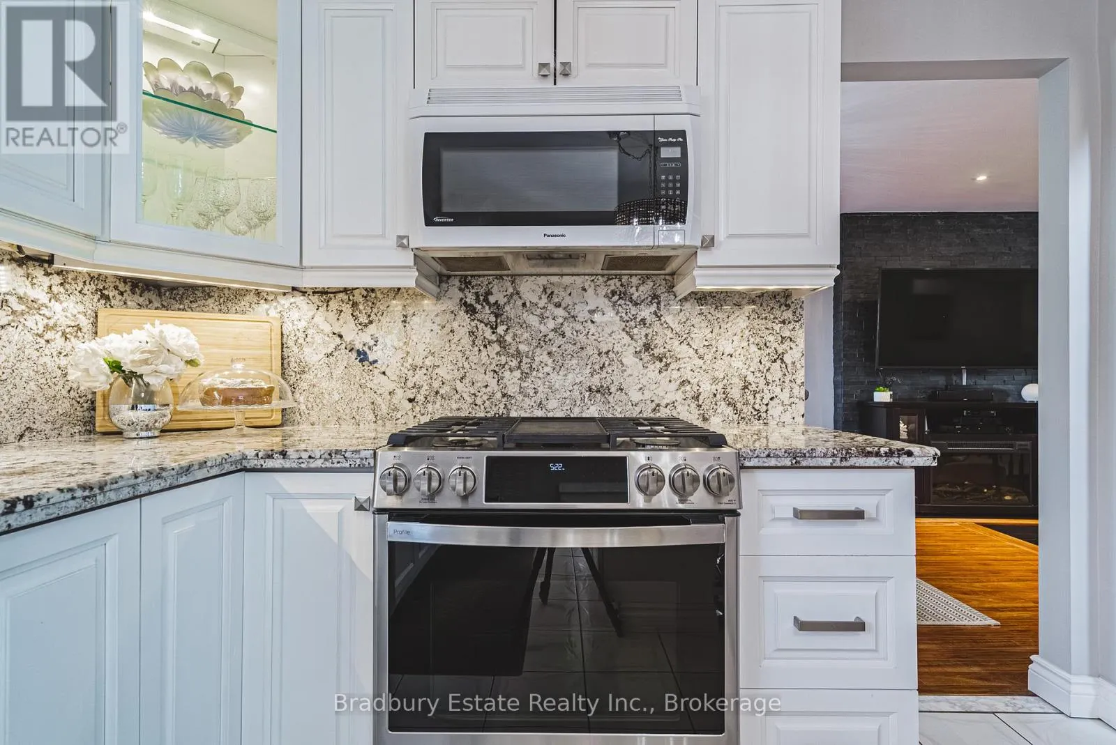 176 HIGHLAND ROAD W