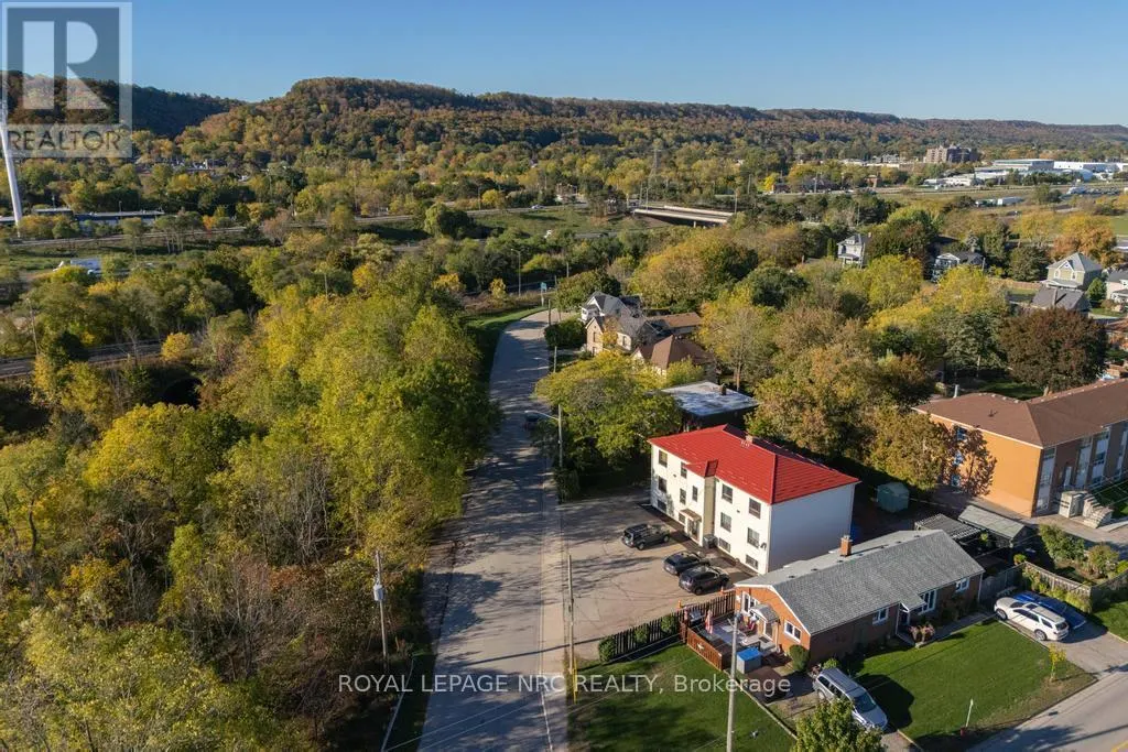 UNIT 5 - 389 ELIZABETH STREET