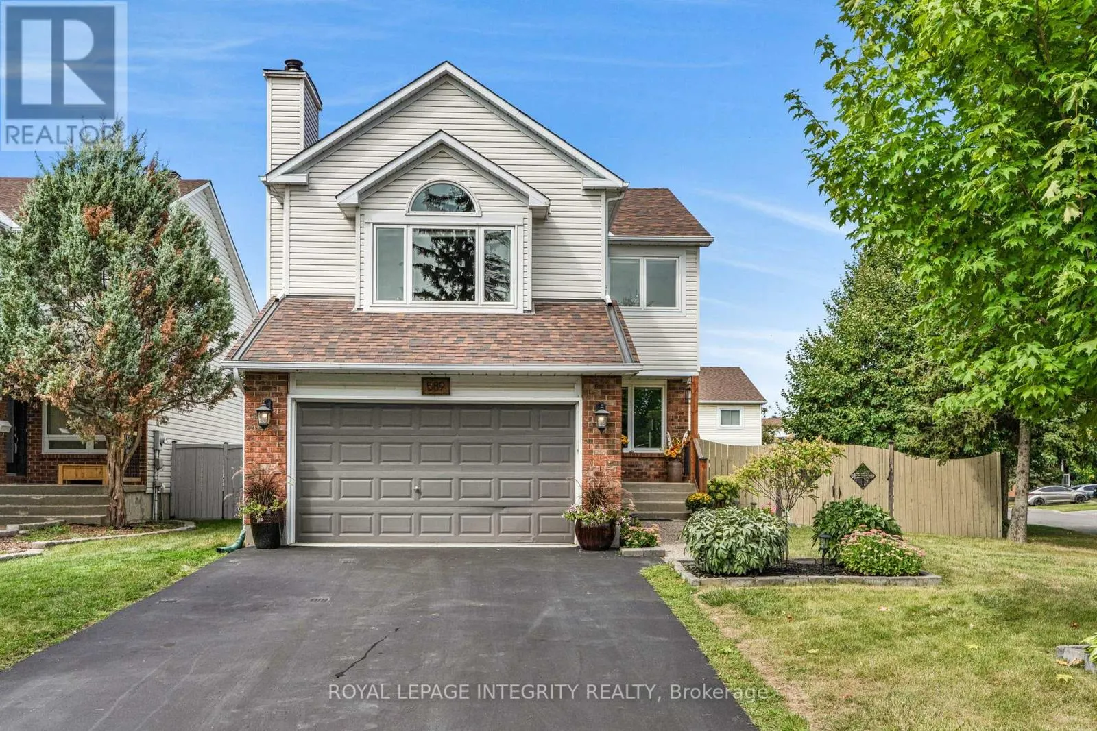 589 POCONO CRESCENT