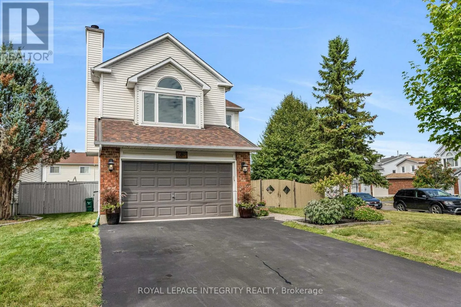 589 POCONO CRESCENT