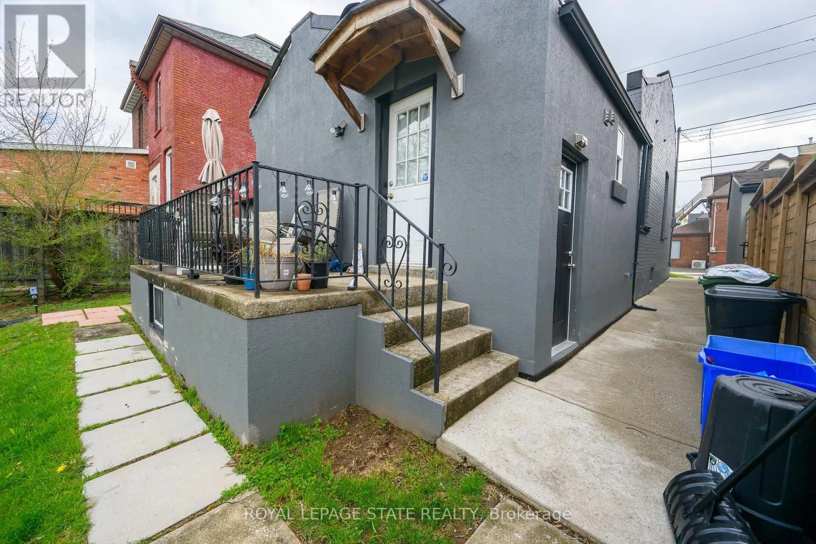 129 DUNDURN STREET N