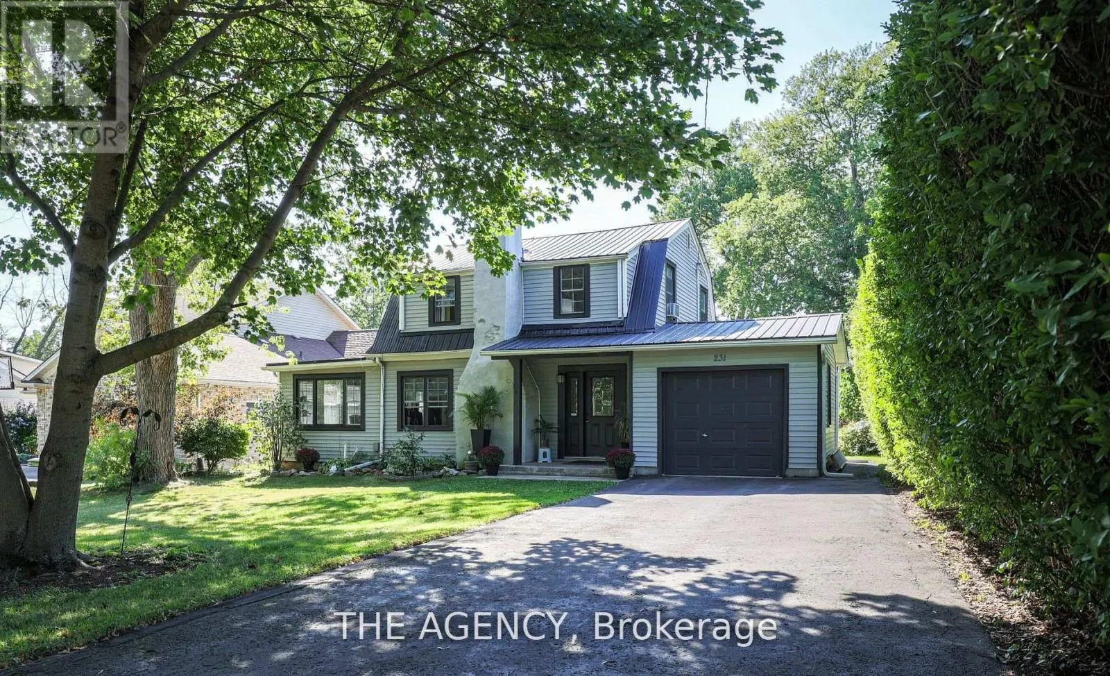 231 PROSPECT POINT ROAD S