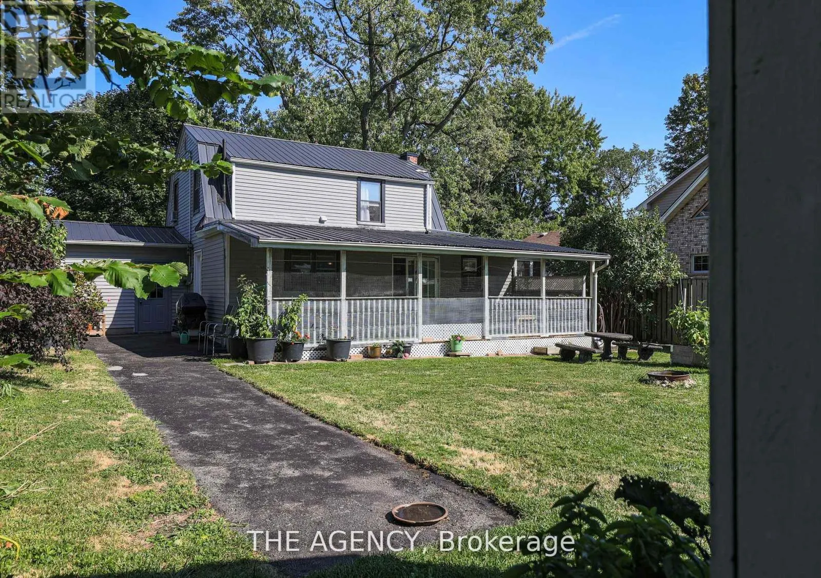 231 PROSPECT POINT ROAD S