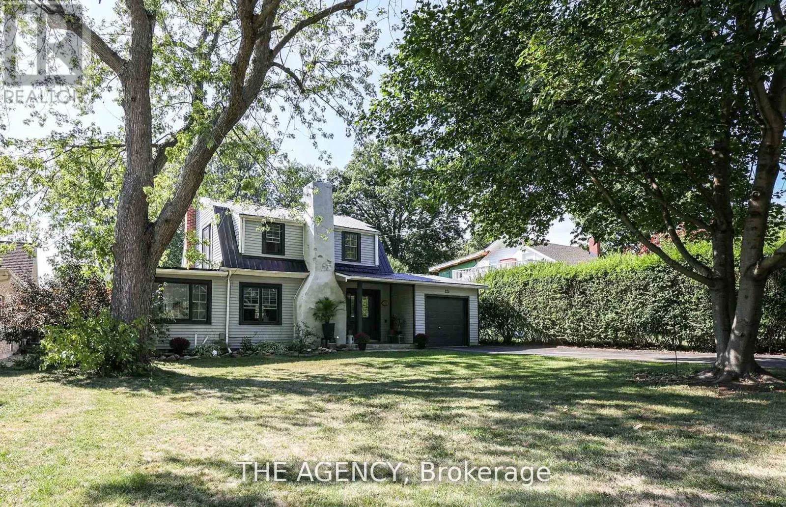 231 PROSPECT POINT ROAD S