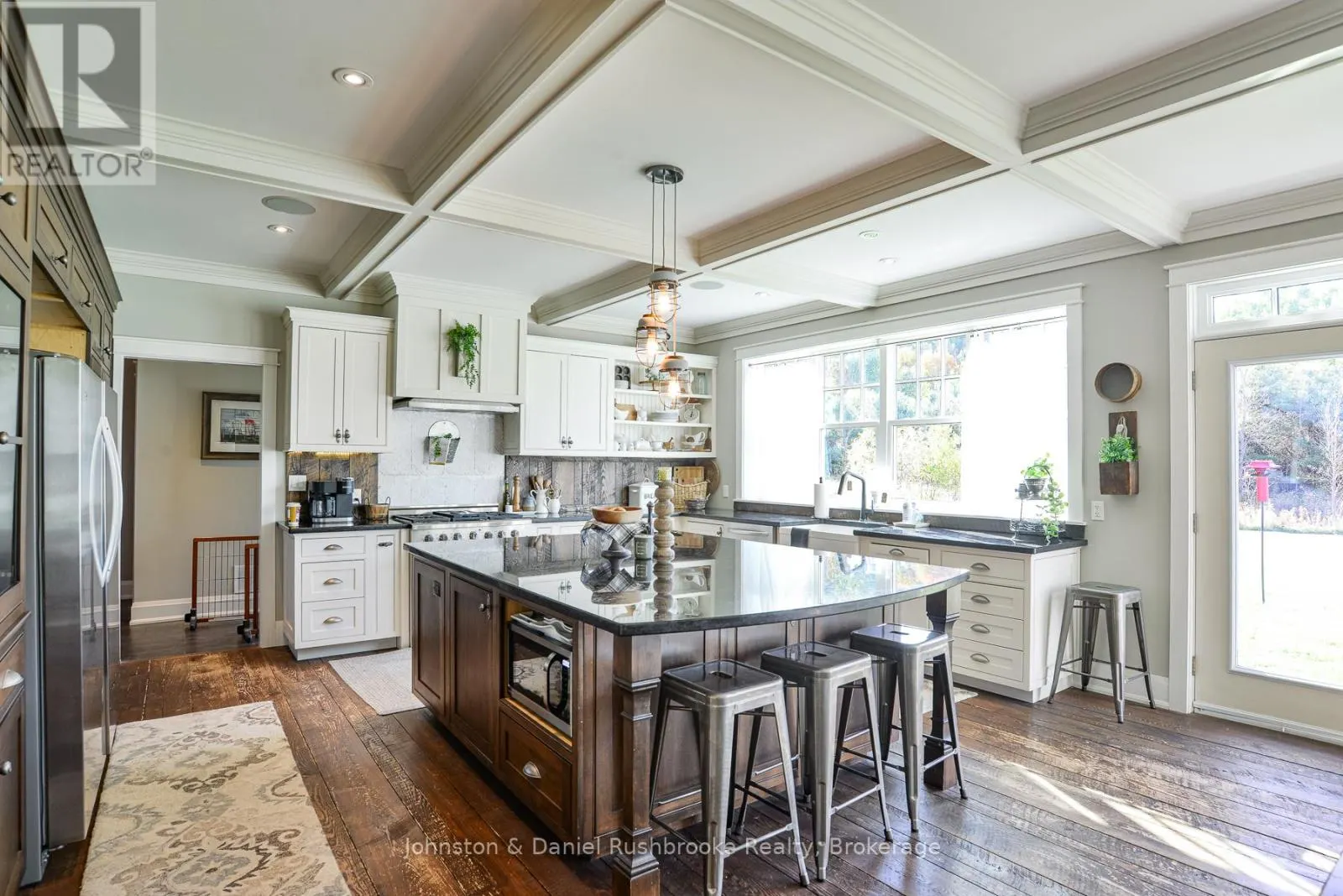 1422 MUSKOKA RD 118 ROAD W