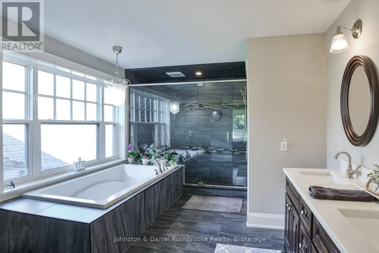 1422 MUSKOKA RD 118 ROAD W