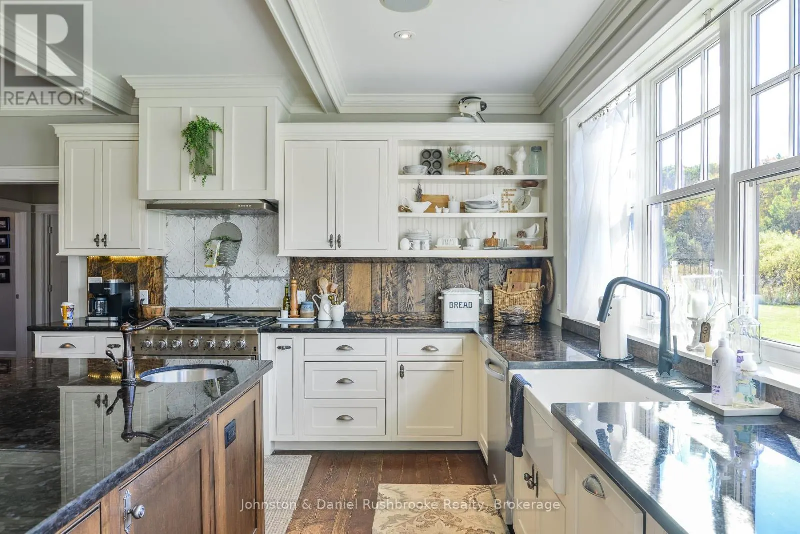 1422 MUSKOKA RD 118 ROAD W