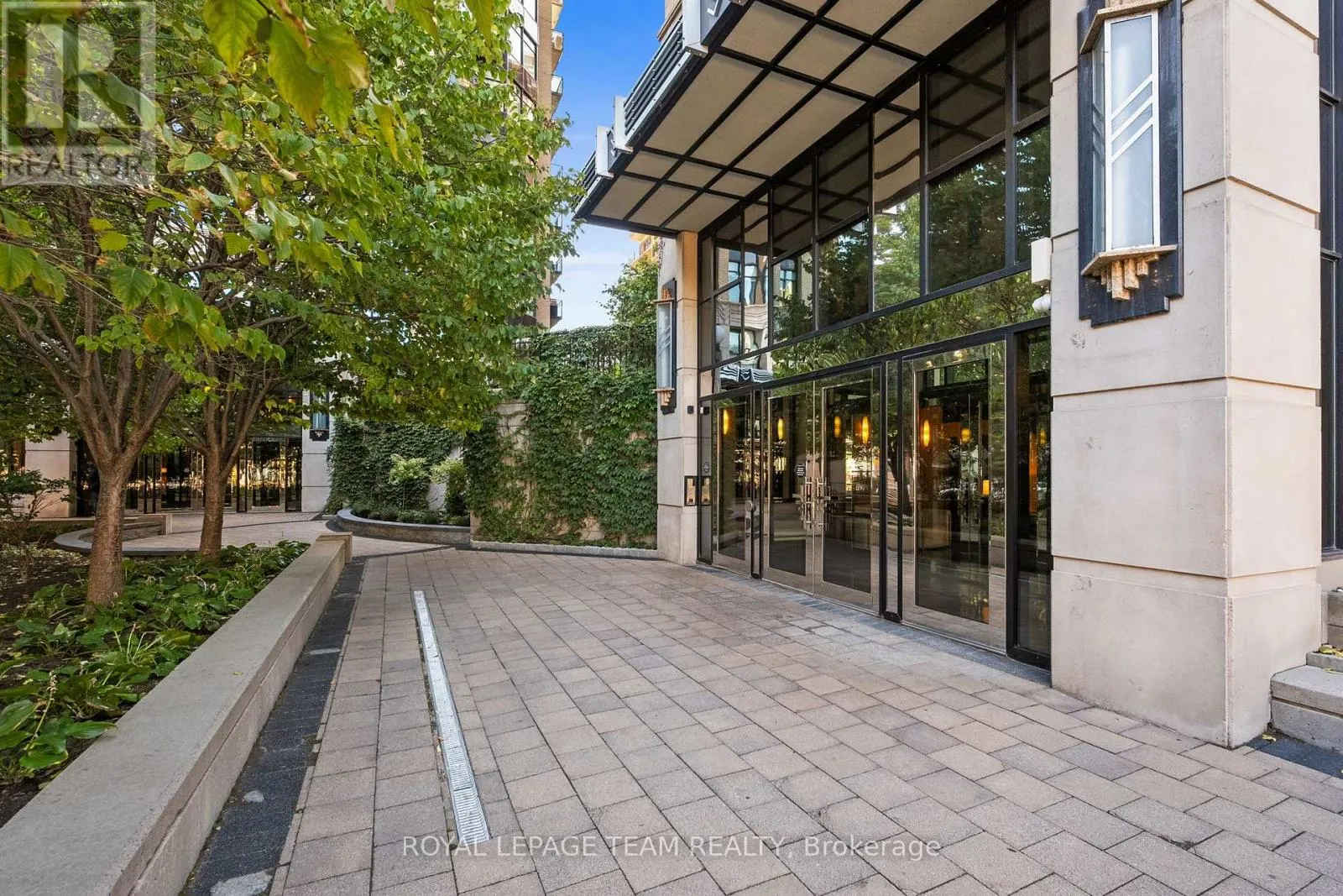407 - 245 KENT STREET