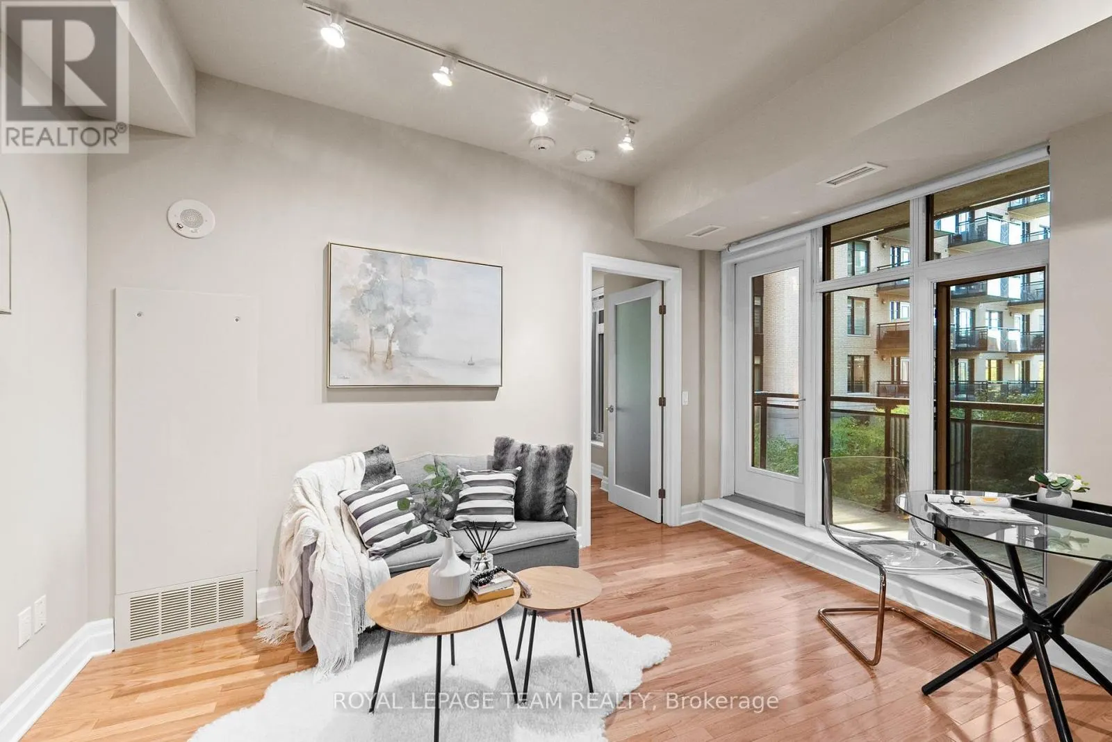 407 - 245 KENT STREET