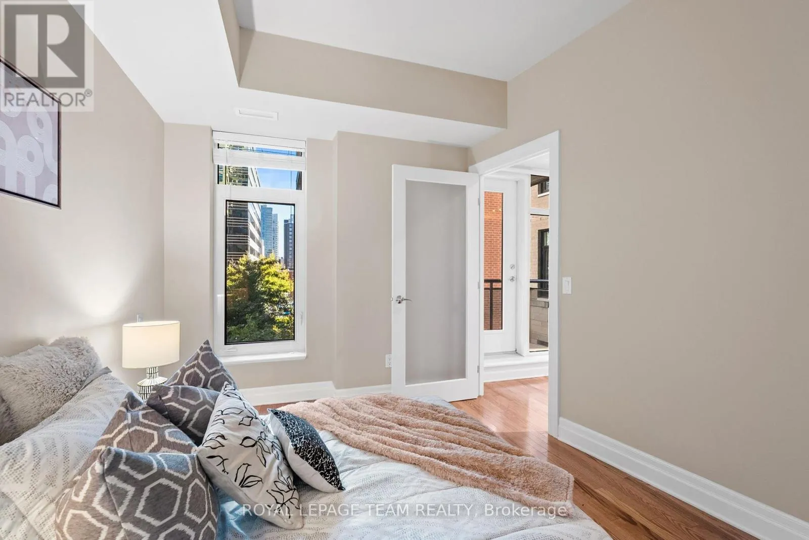 407 - 245 KENT STREET