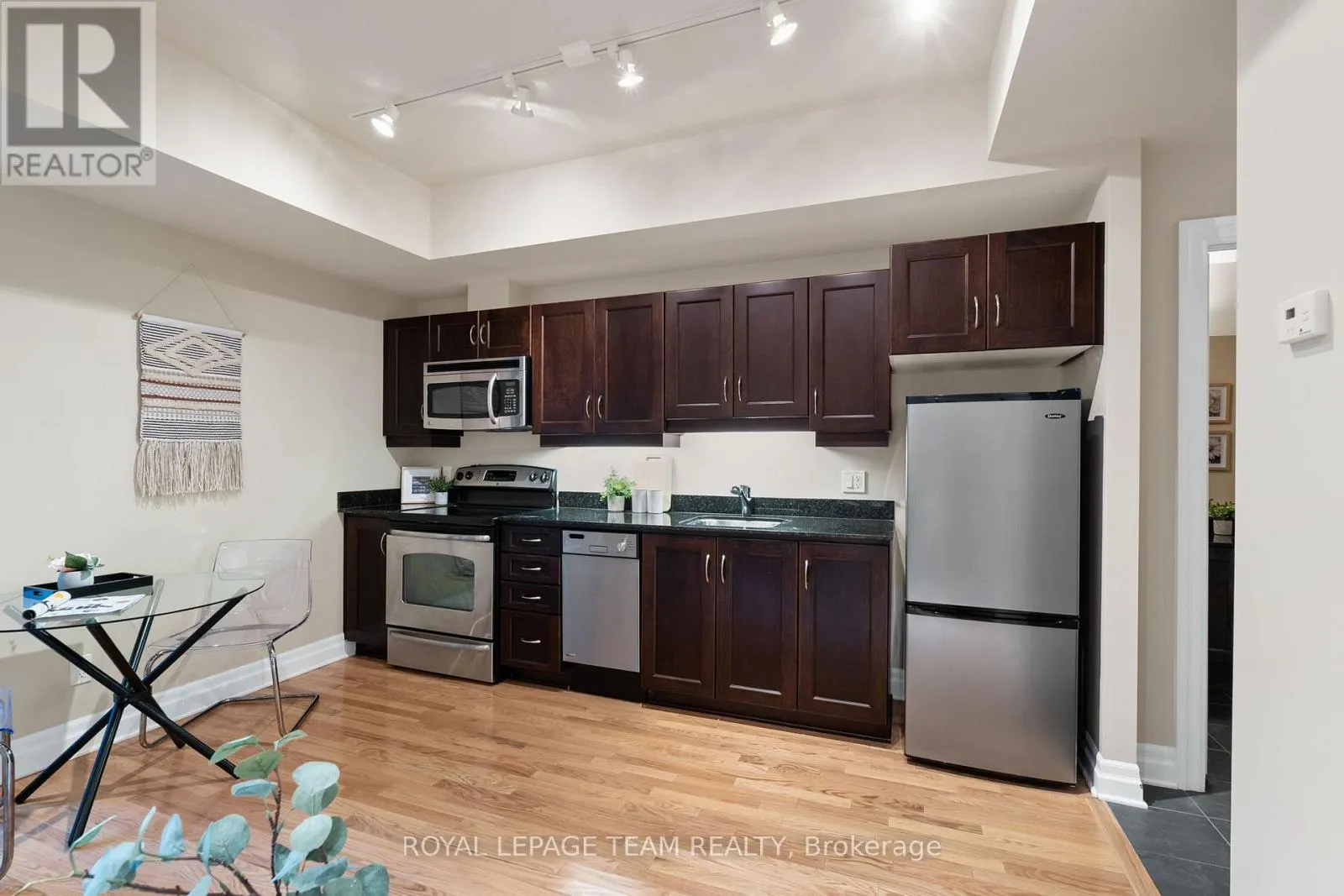 407 - 245 KENT STREET