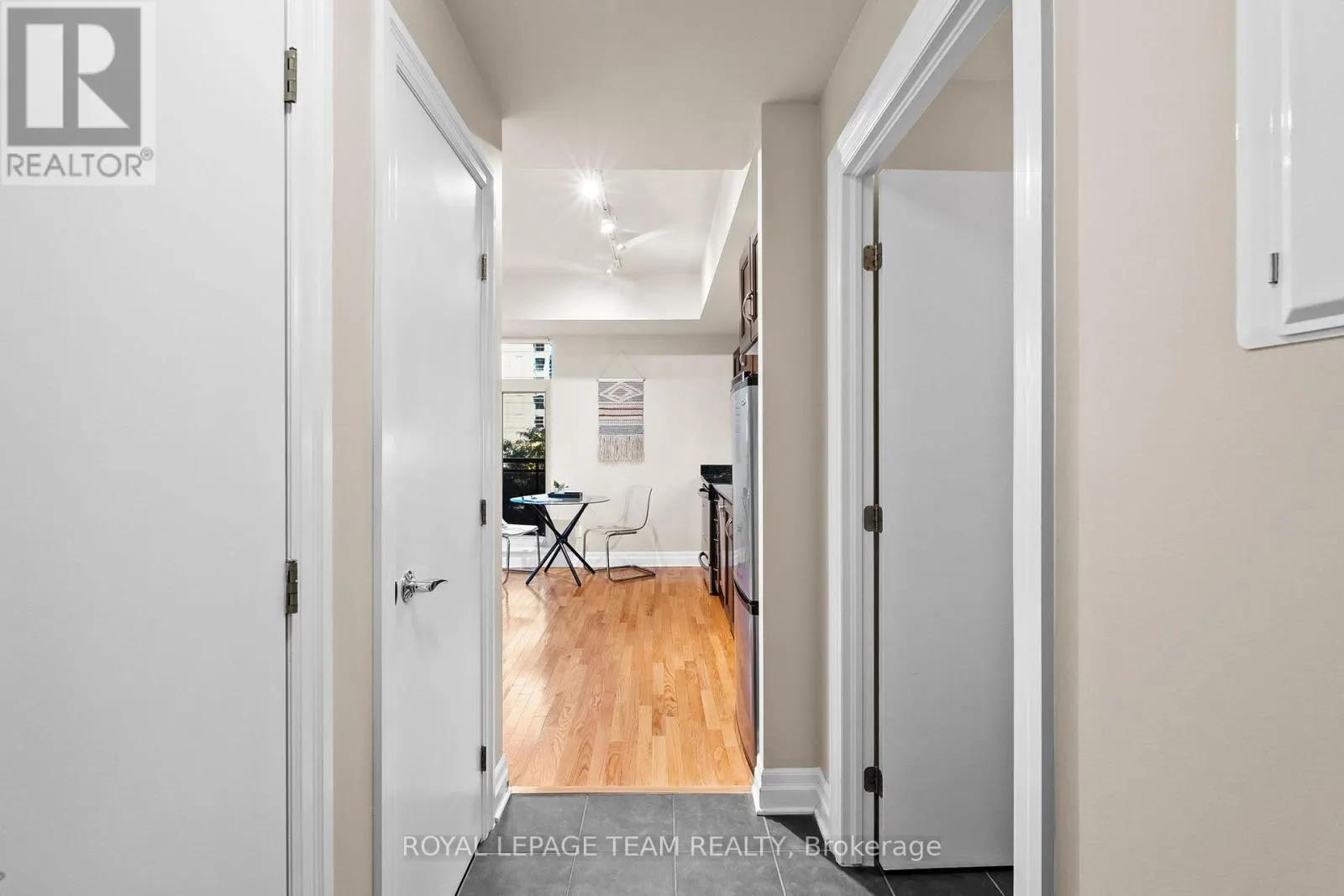 407 - 245 KENT STREET
