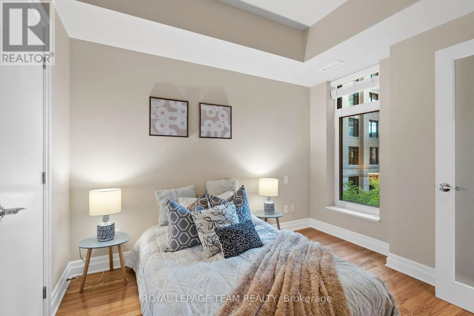 407 - 245 KENT STREET