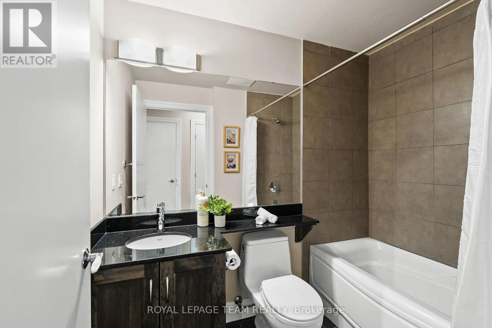 407 - 245 KENT STREET